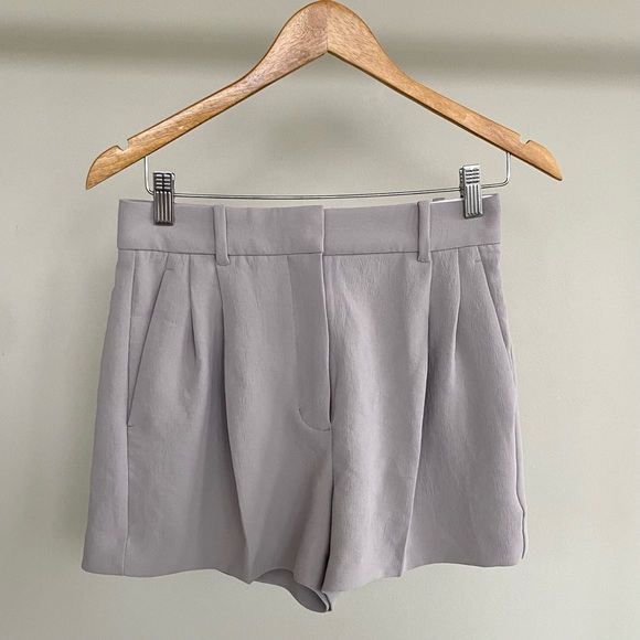 Aritzia Wilfred Effortless high-rise shorts. 🩶 - Picture 2 of 10